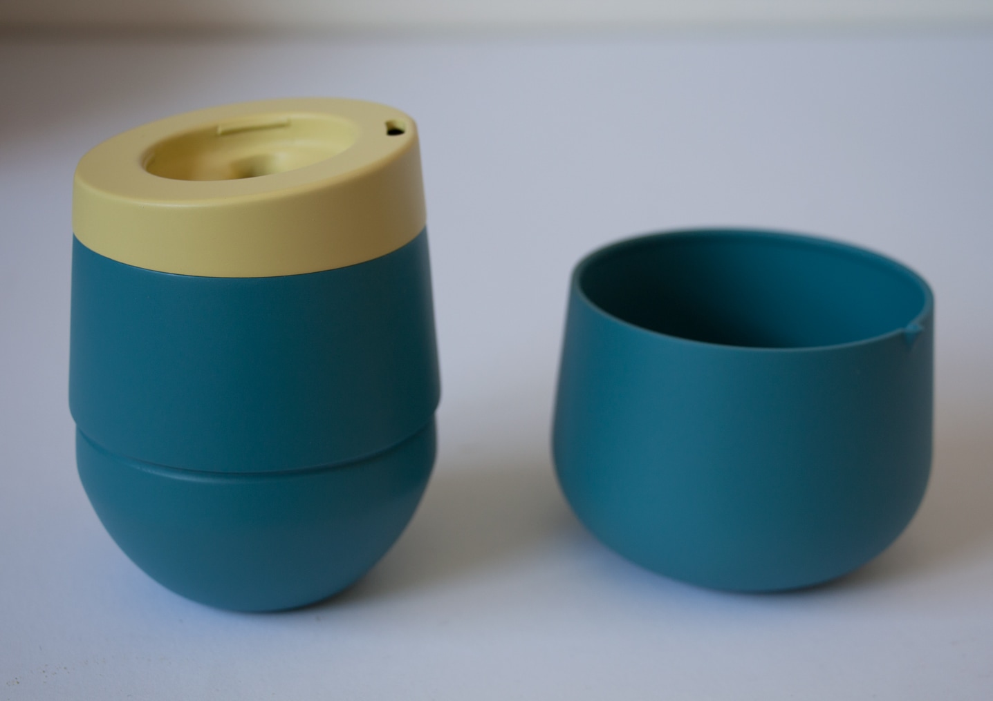 Mobilitea reusable tea cup separated top and bottom parts
